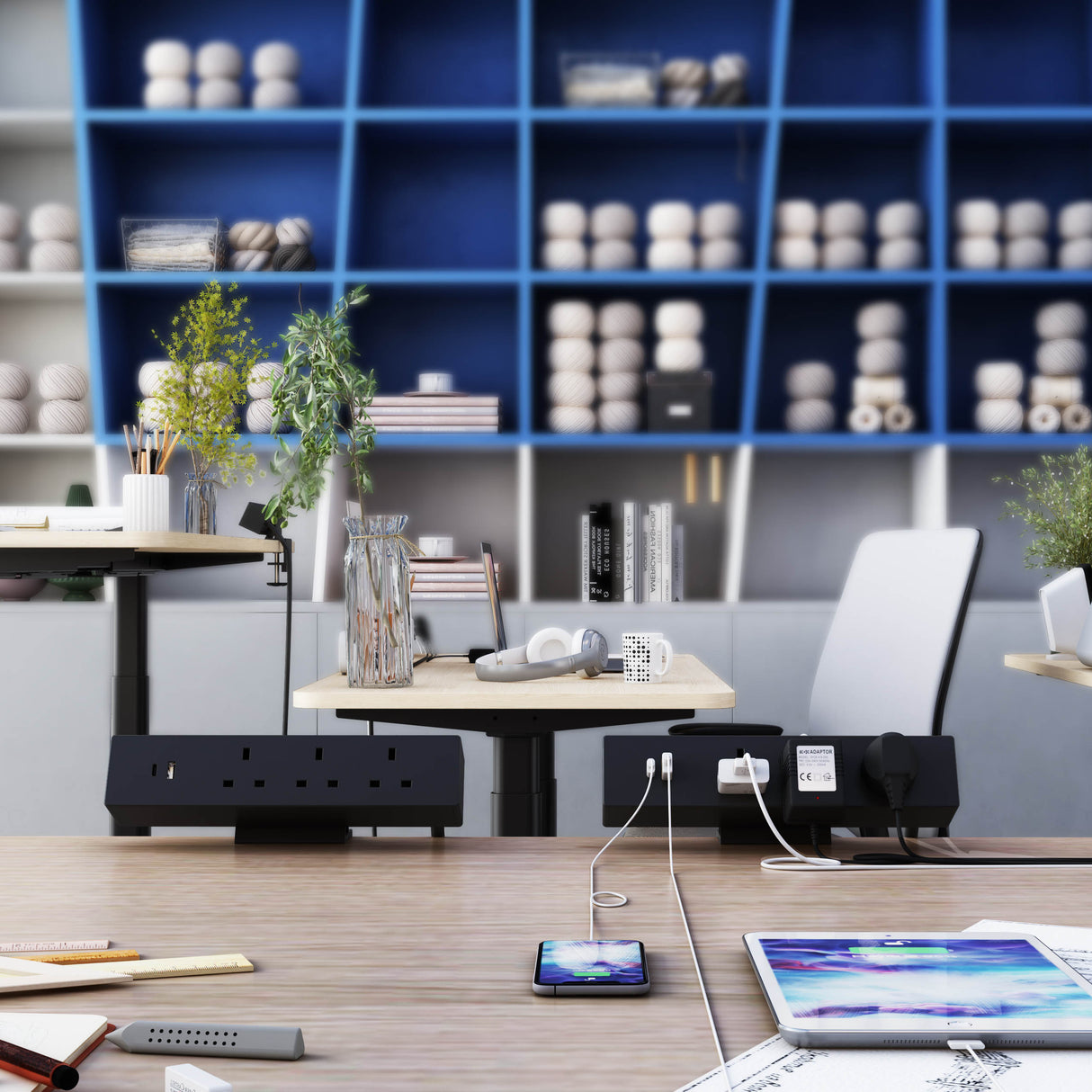 Maidesite power strip black can be put on your office desk