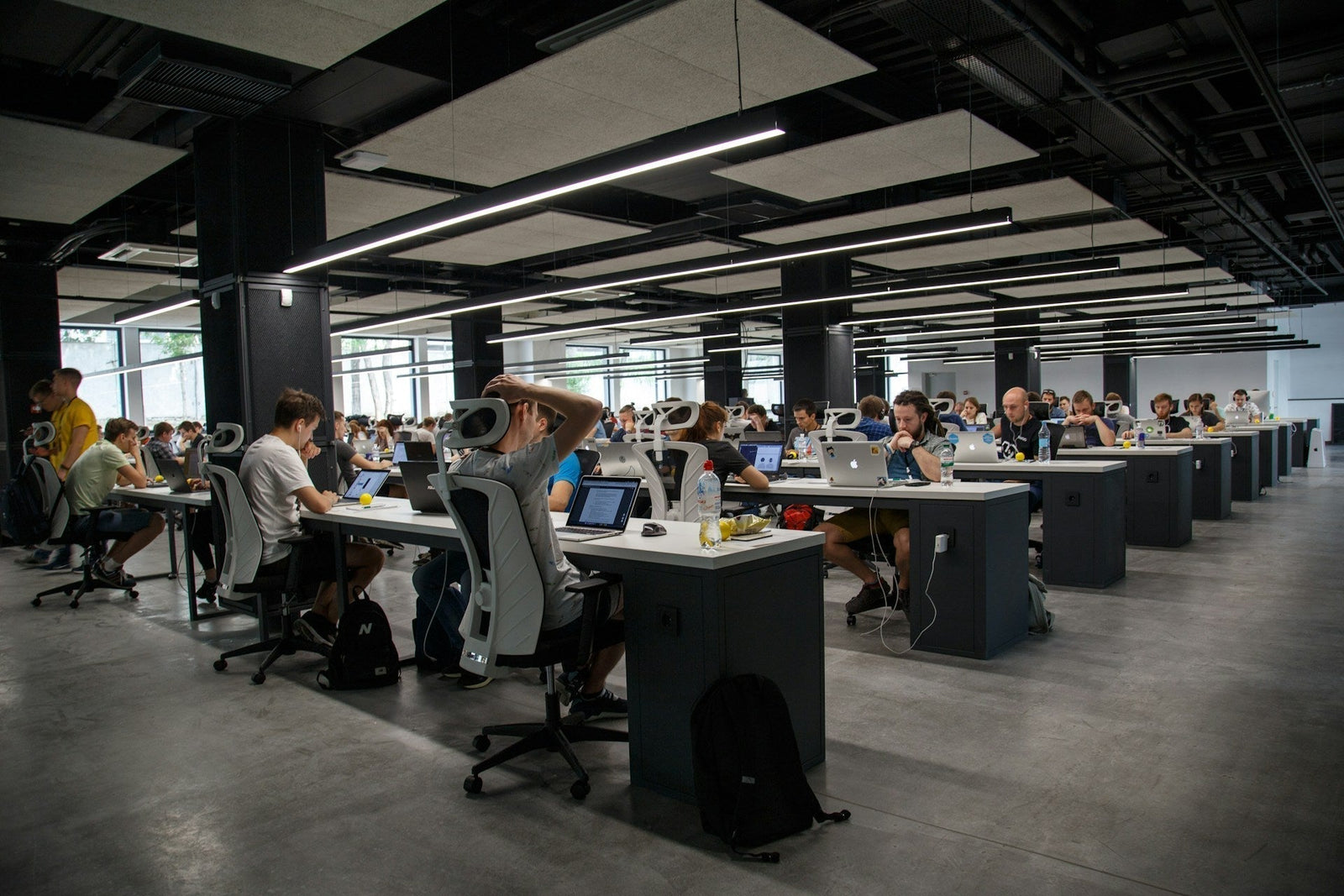 A Smart Business Buyer's Guide for Standing Desks