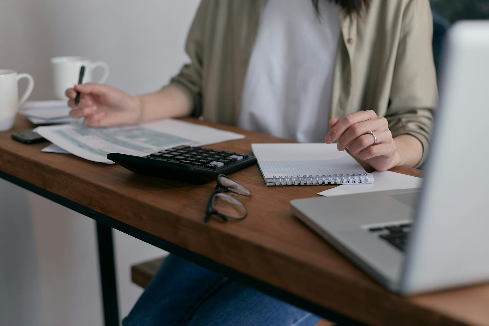 Is a Standing Desk Worth It? Complete Guide for Office Workers